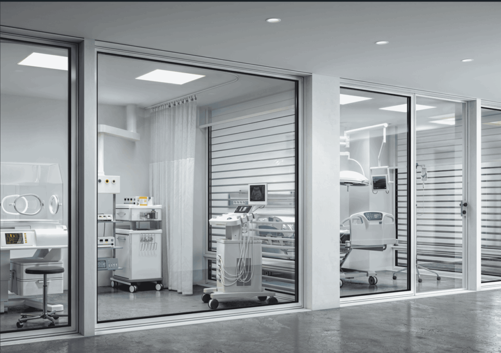 Innovación en iluminación hospitalaria: eficiencia, control y cumplimiento normativo con Simon 755 y Simon 720.