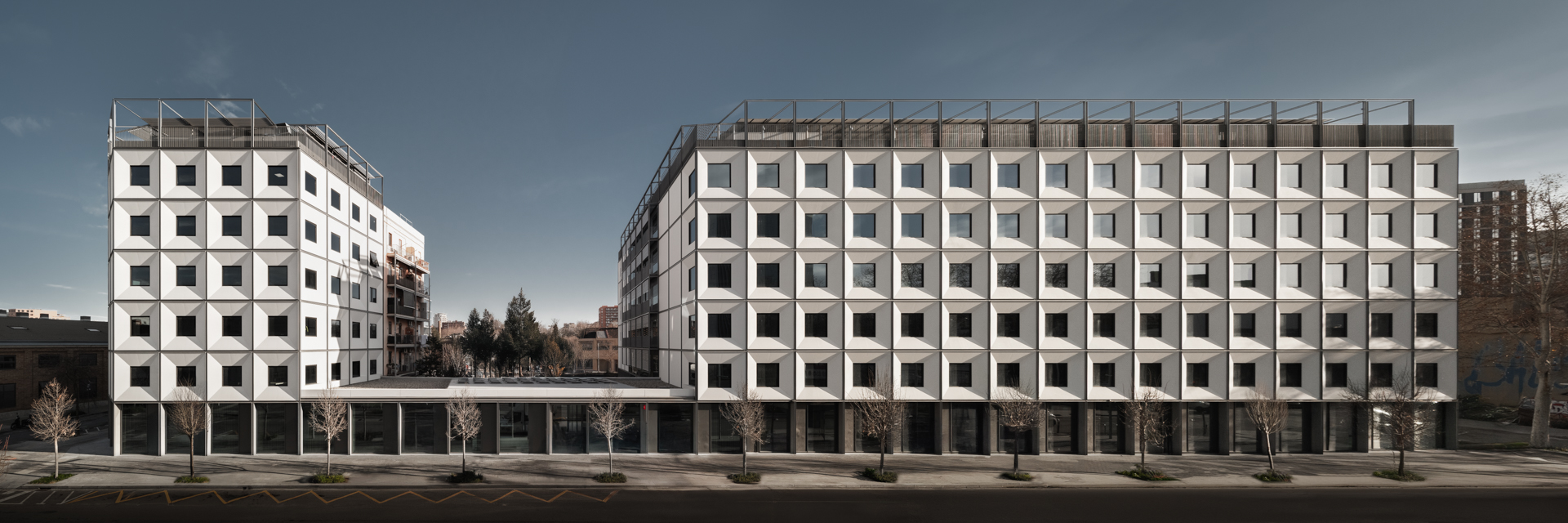Normagrup integra iluminación y arquitectura en las nuevas oficinas HIIT Barcelona.