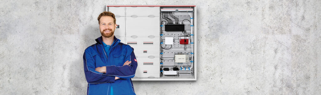 ABB amplía su oferta de cuadros de distribución con ComfortLine Compact: más capacidad en menos espacio y montaje más ágil.